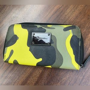 Camo wallet